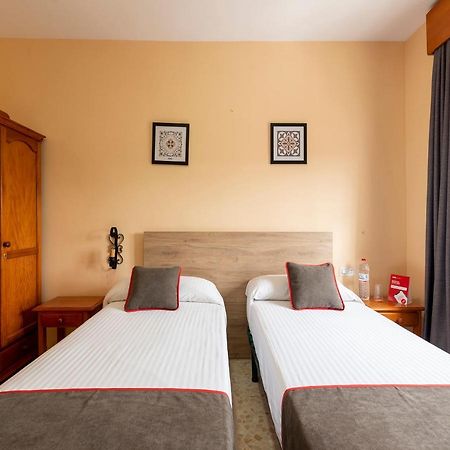 Oyo Hostal El Paisano Утрера Екстериор снимка