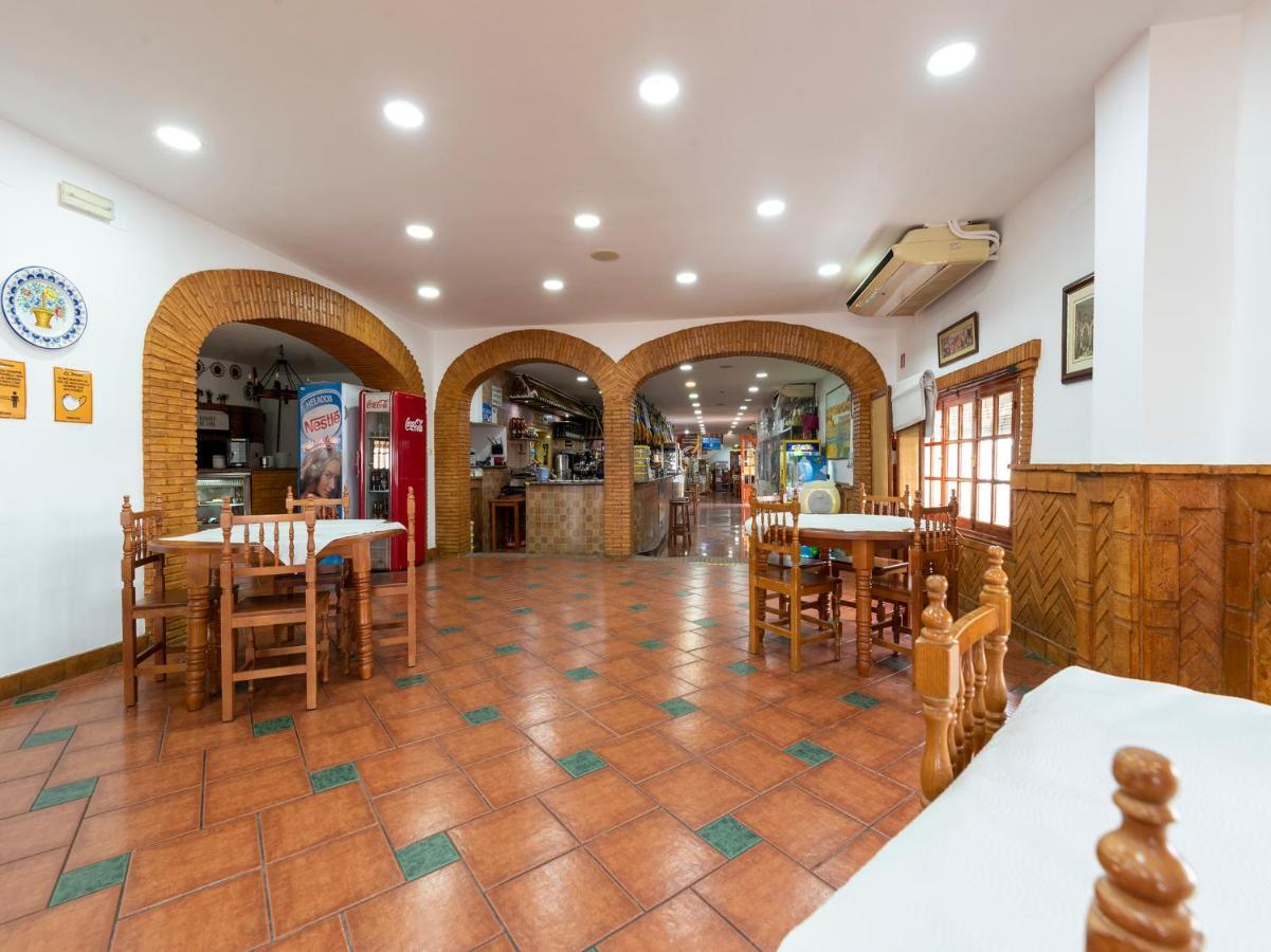Oyo Hostal El Paisano Утрера Екстериор снимка