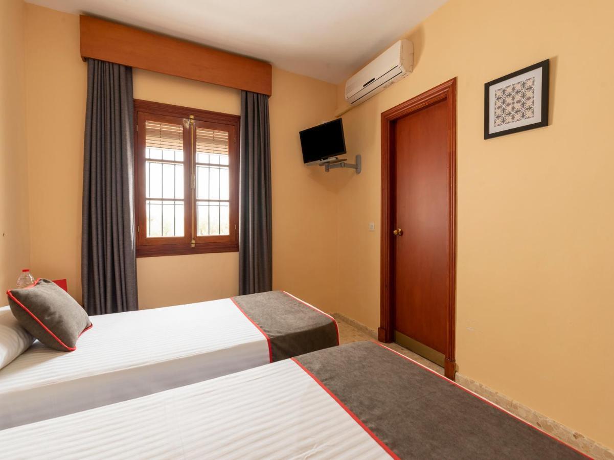 Oyo Hostal El Paisano Утрера Екстериор снимка