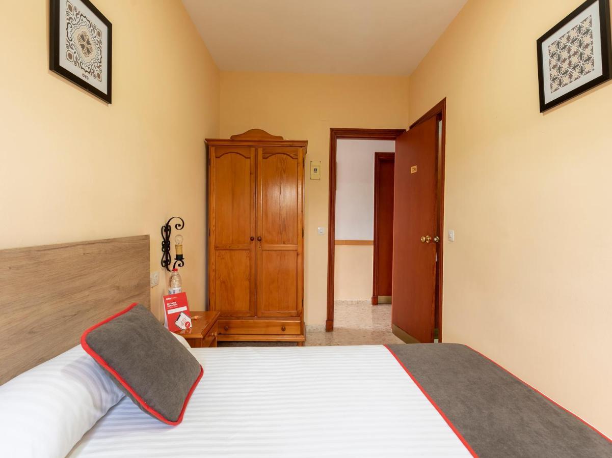 Oyo Hostal El Paisano Утрера Екстериор снимка