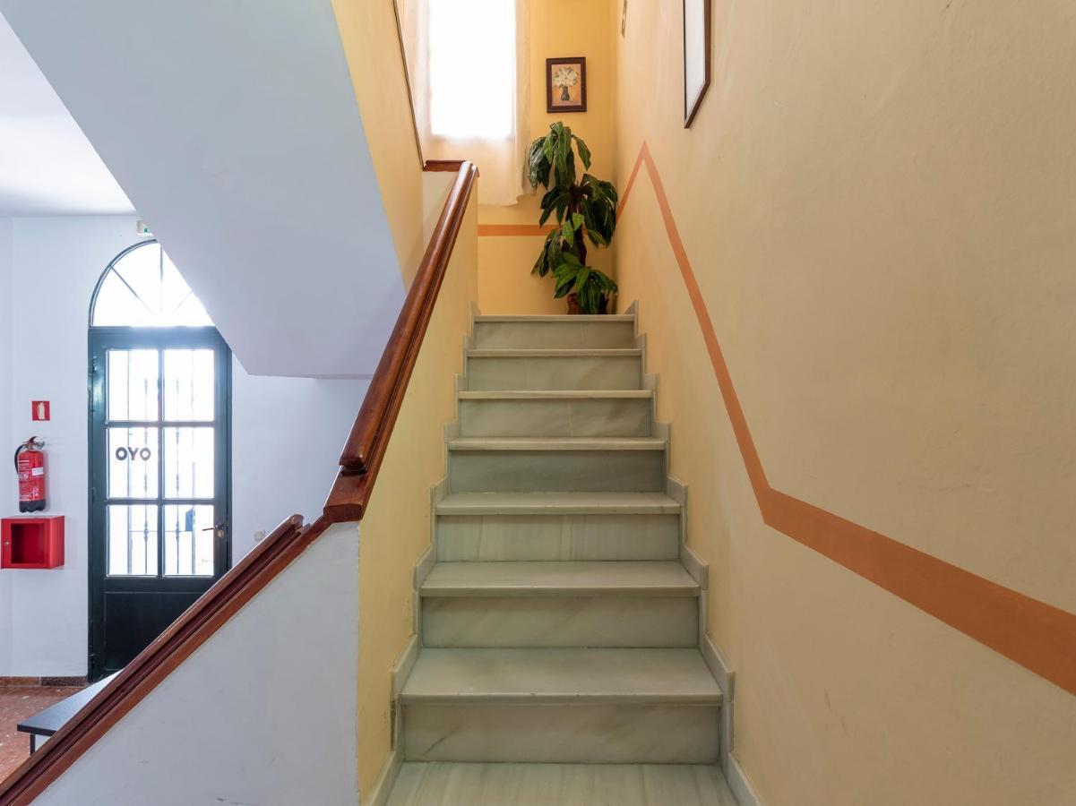 Oyo Hostal El Paisano Утрера Екстериор снимка