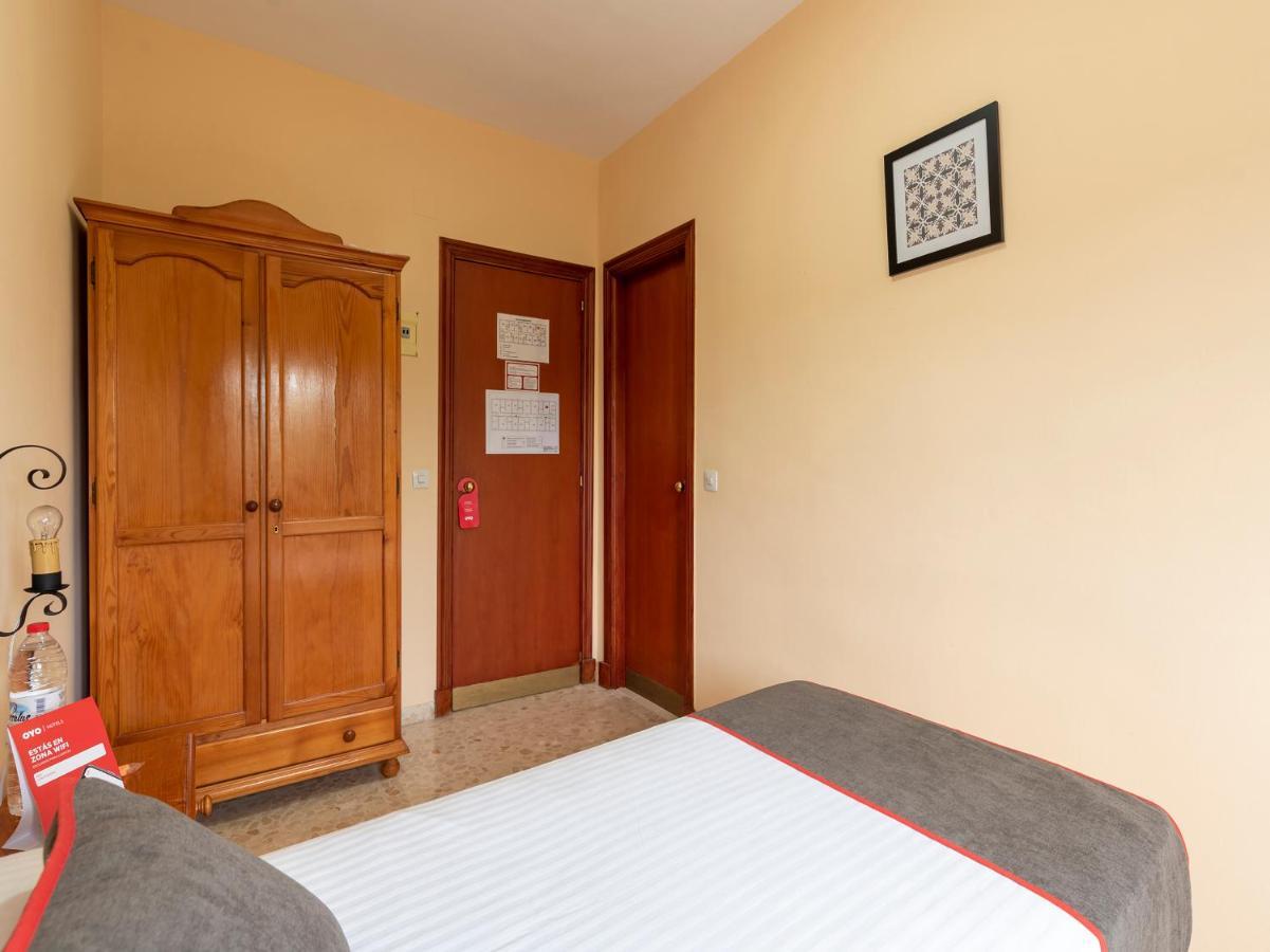 Oyo Hostal El Paisano Утрера Екстериор снимка