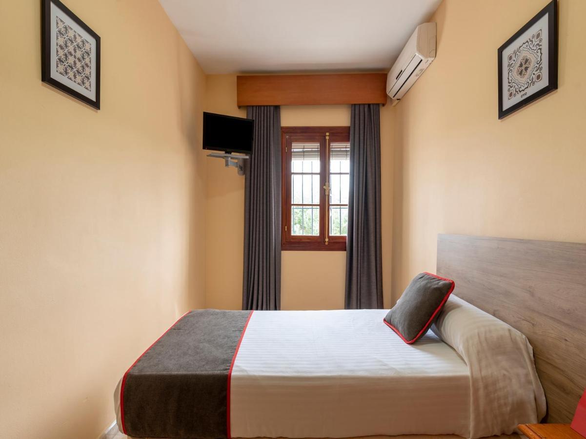 Oyo Hostal El Paisano Утрера Екстериор снимка