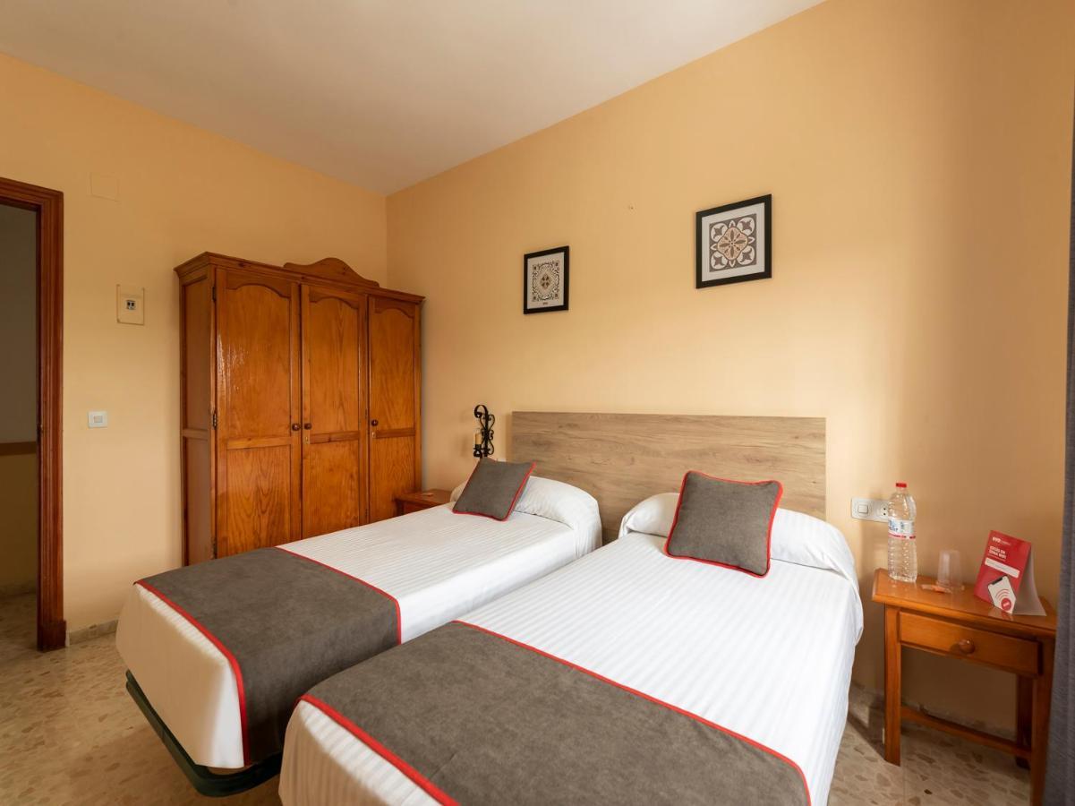 Oyo Hostal El Paisano Утрера Екстериор снимка
