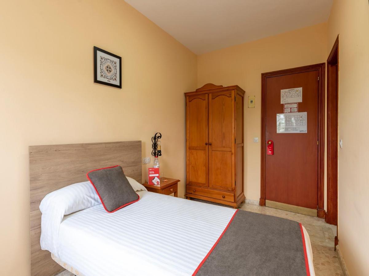 Oyo Hostal El Paisano Утрера Екстериор снимка