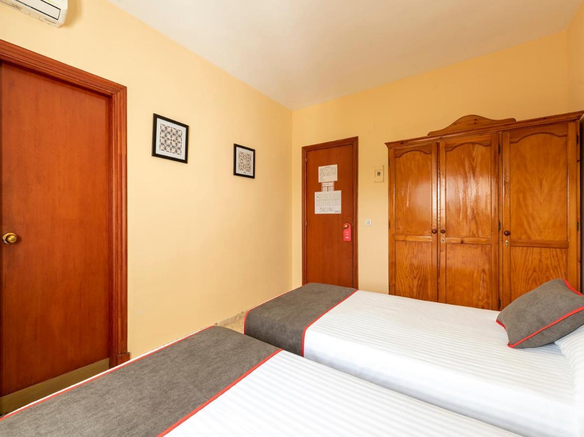 Oyo Hostal El Paisano Утрера Екстериор снимка