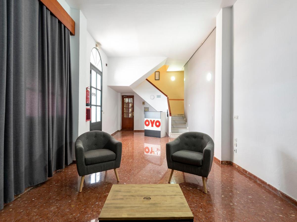 Oyo Hostal El Paisano Утрера Екстериор снимка