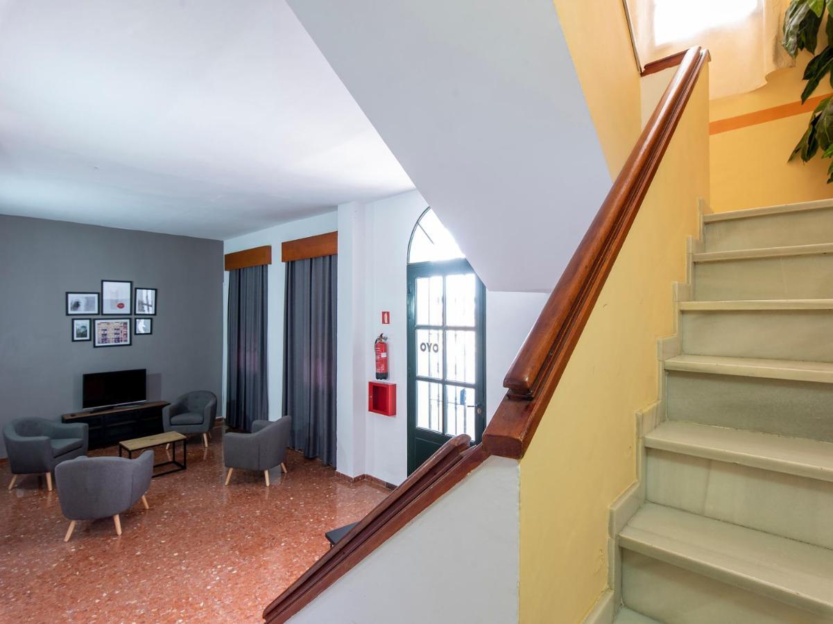 Oyo Hostal El Paisano Утрера Екстериор снимка