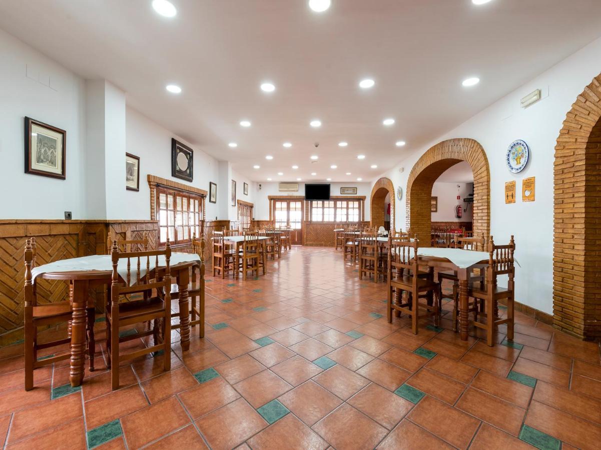 Oyo Hostal El Paisano Утрера Екстериор снимка
