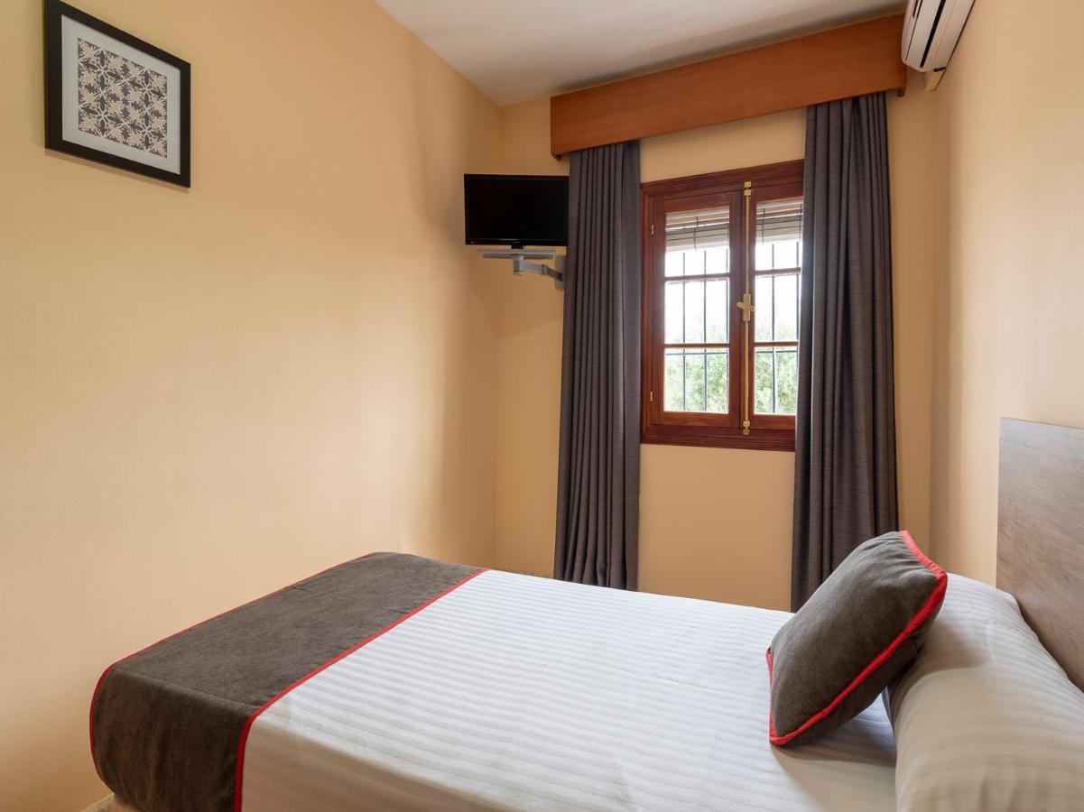Oyo Hostal El Paisano Утрера Екстериор снимка