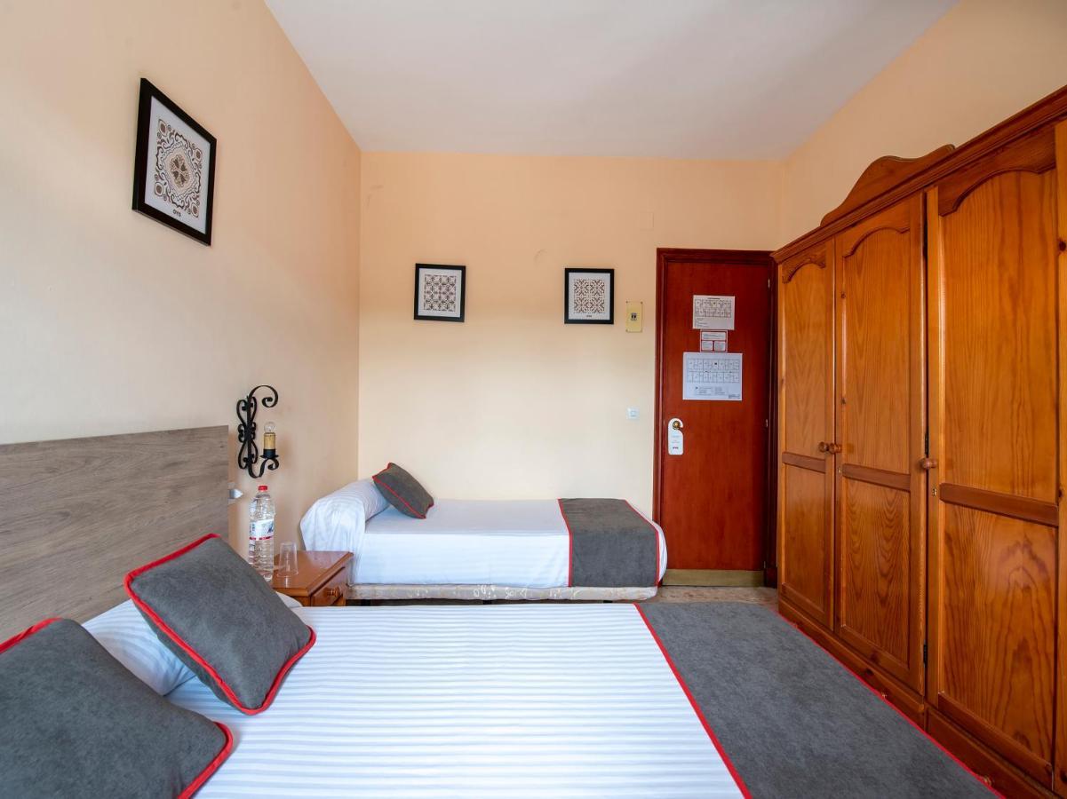 Oyo Hostal El Paisano Утрера Екстериор снимка