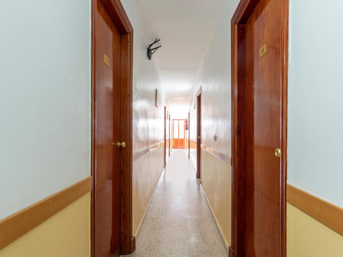 Oyo Hostal El Paisano Утрера Екстериор снимка